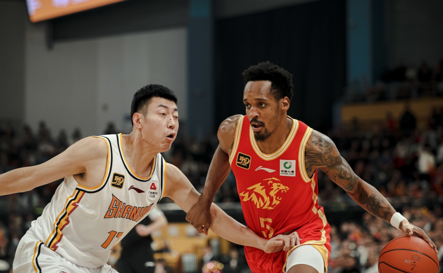 爱游戏手机版-CBA季后赛今晨走向成谜，罗马造点机会，媒体盛赞，球探报告显示潜力(CBA一夜大爆冷新)